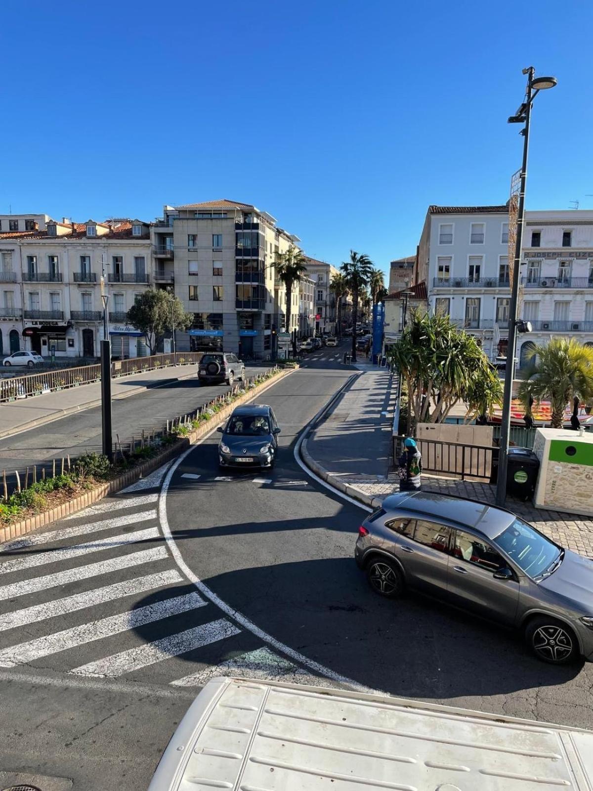 Emplacement Rare Elegant Appartement Avec Balcon Sur Le Canal Royal Sete Luaran gambar